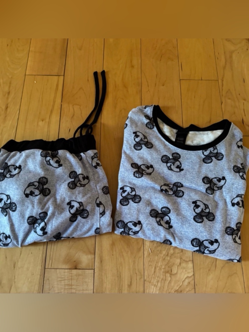 New—Disney Parks World Mickey Lounge set